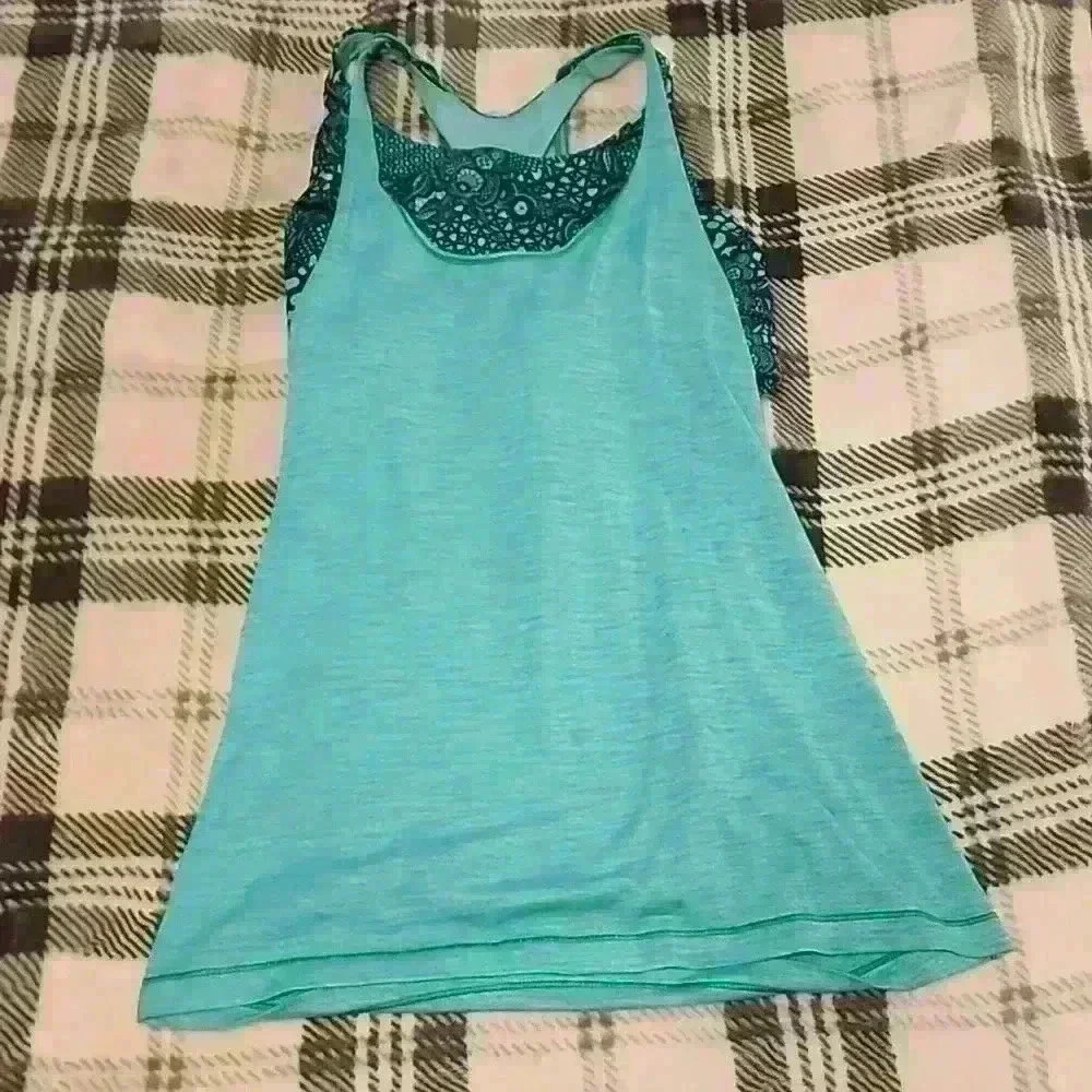 Lululemon Size Small twist and toil tank - sports bra with attached tank top